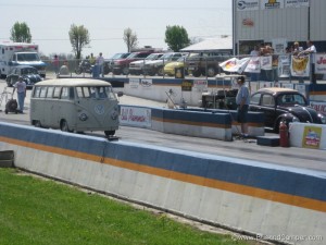 Lining up on the drag strip with DragBus