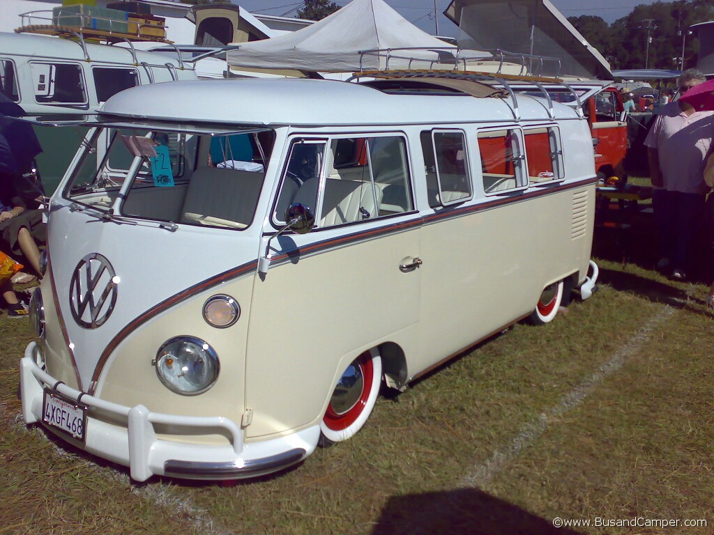 Sunroof bus